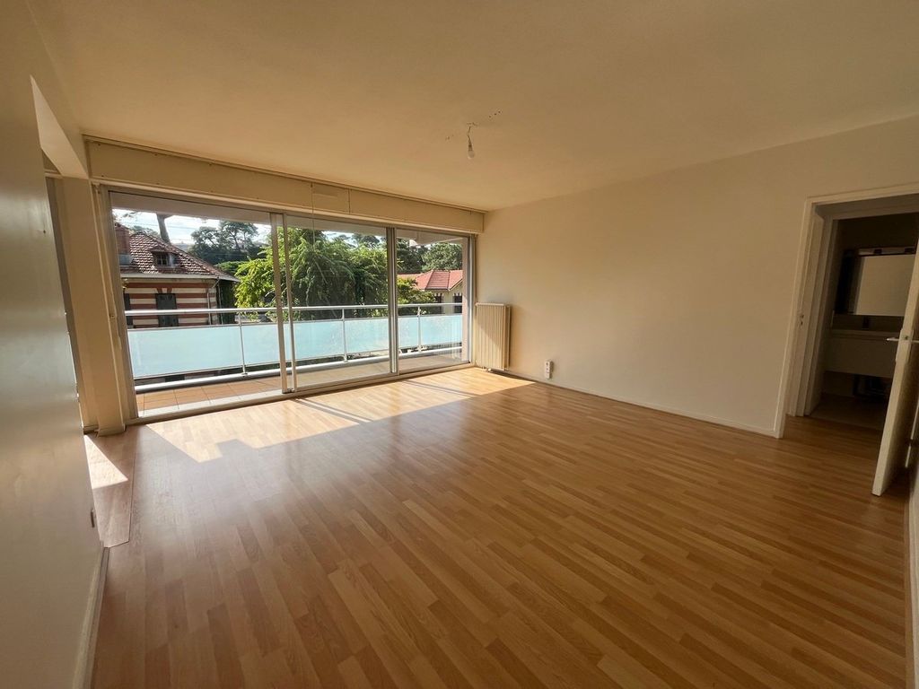 Property photo 1 of 12 Arcachon – Joigny District – 73 m² Dual-Aspect 2-Bedroom Flat