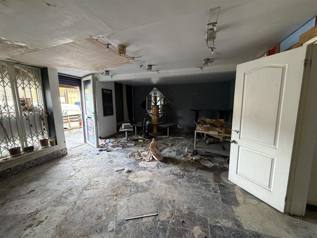 Property photo 2 of 12 Photo 1