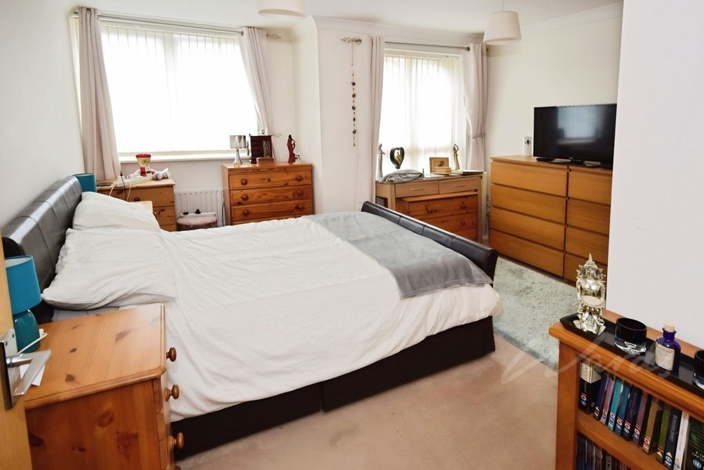 Property photo 3 of 5 Pharalope Bedroom