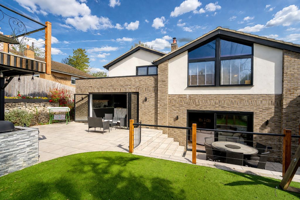 Property photo 1 of 45