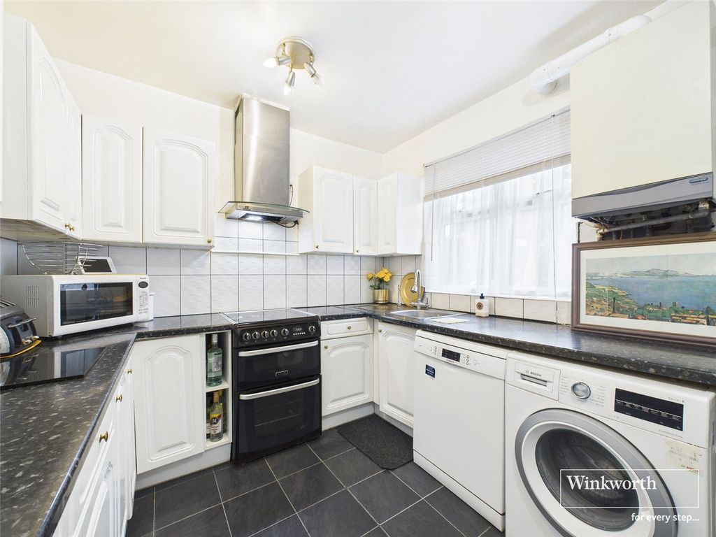 Property photo 3 of 15 Kitchen