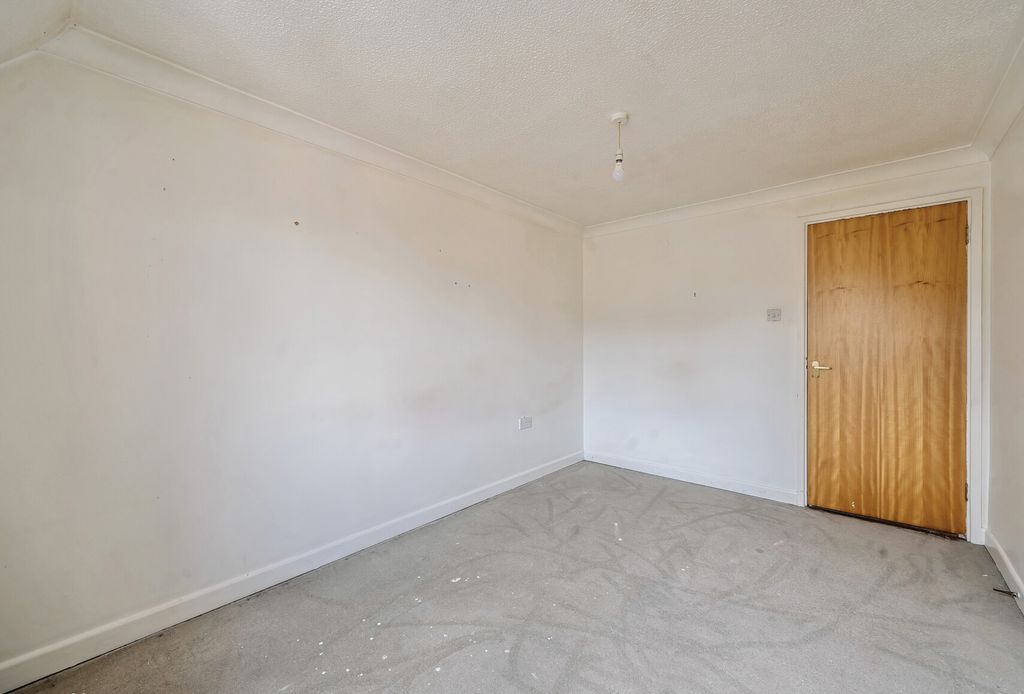 Property photo 2 of 15 1305256-9-68401d8...