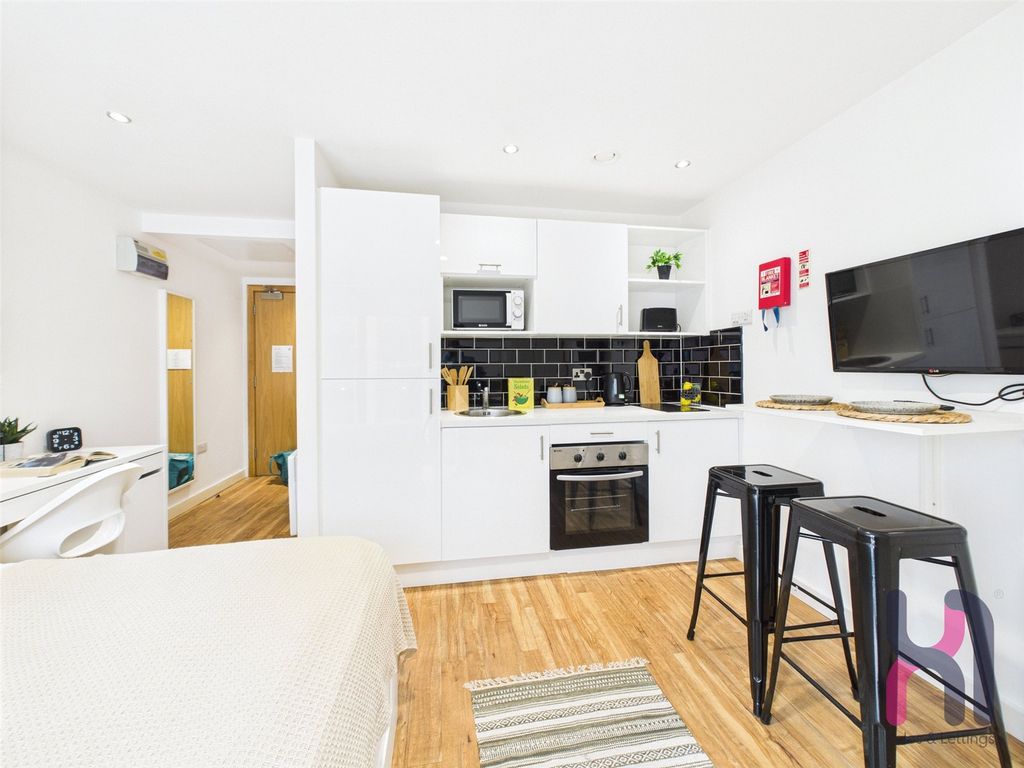 Property photo 2 of 7 Picture No. 18