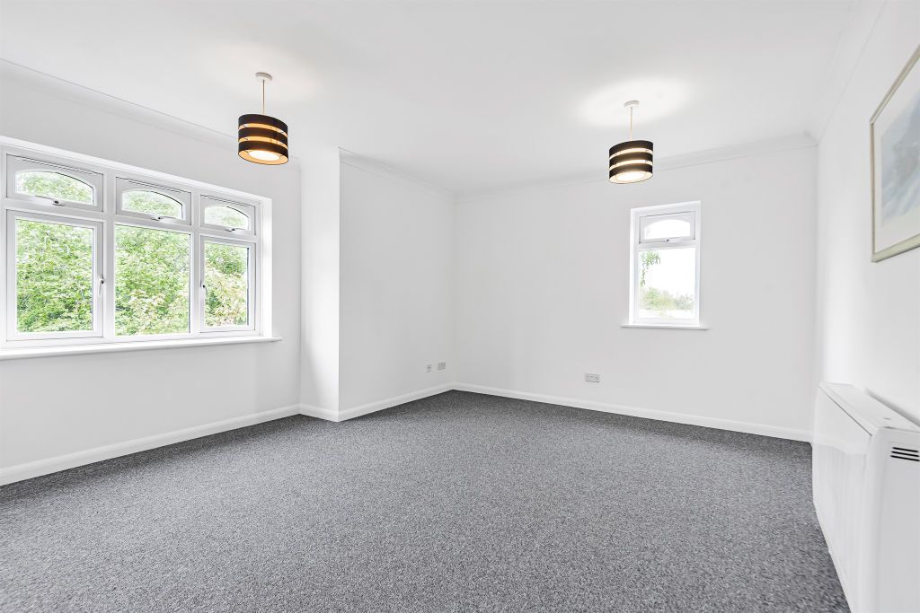 Property photo 3 of 11 Living Room