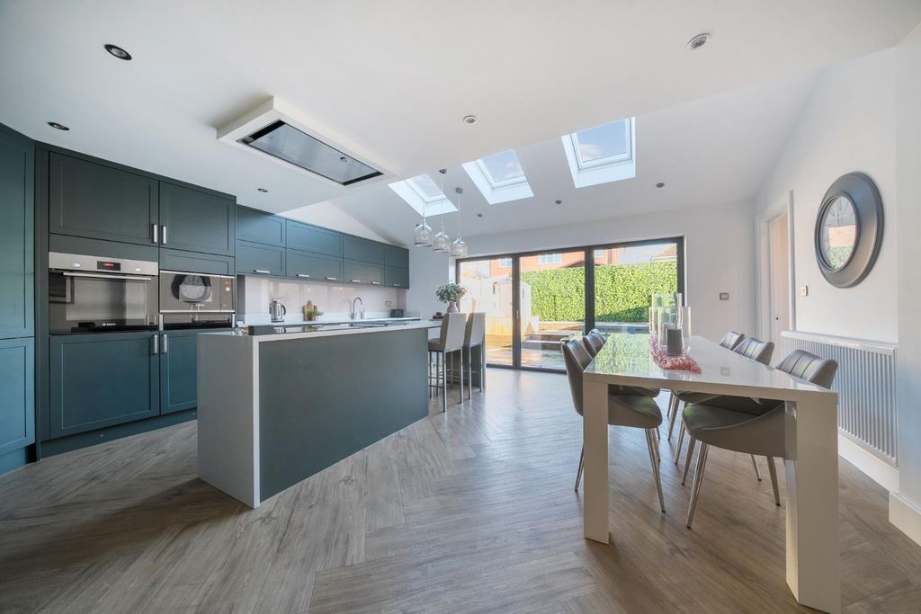 Property photo 3 of 22 1386707-10-696774B1A1653.Jpg