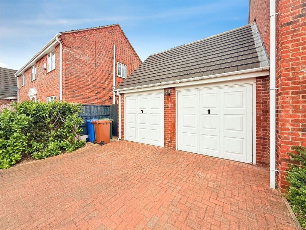 Property photo 2 of 29 Garage