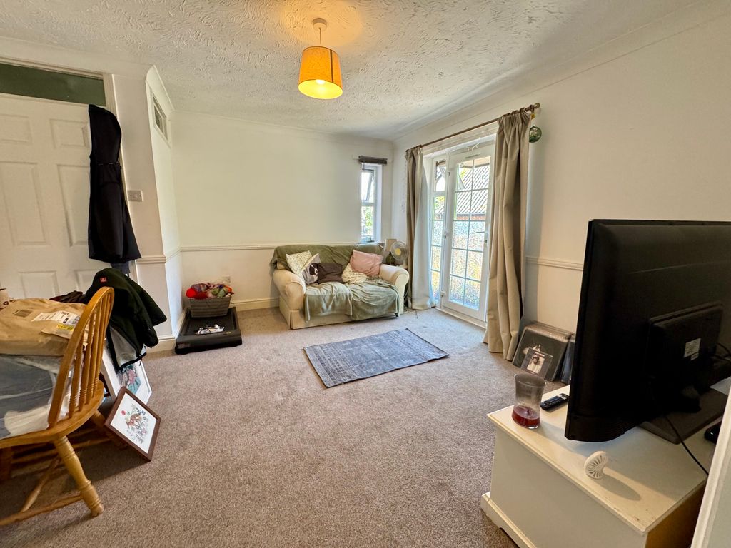 Property photo 2 of 17 Image