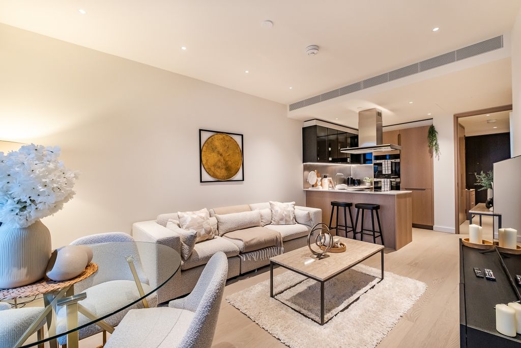 Property photo 3 of 25 River-Park-Tower-07