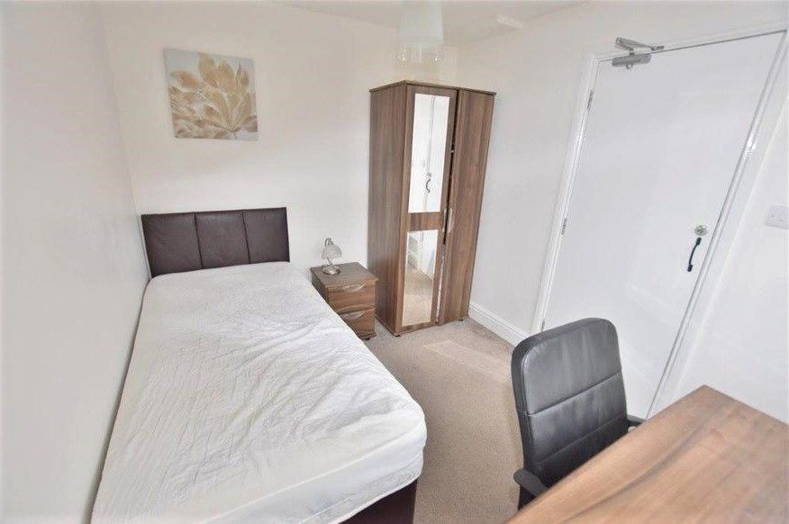 Property photo 1 of 7 Room 1 Flipped - Exa