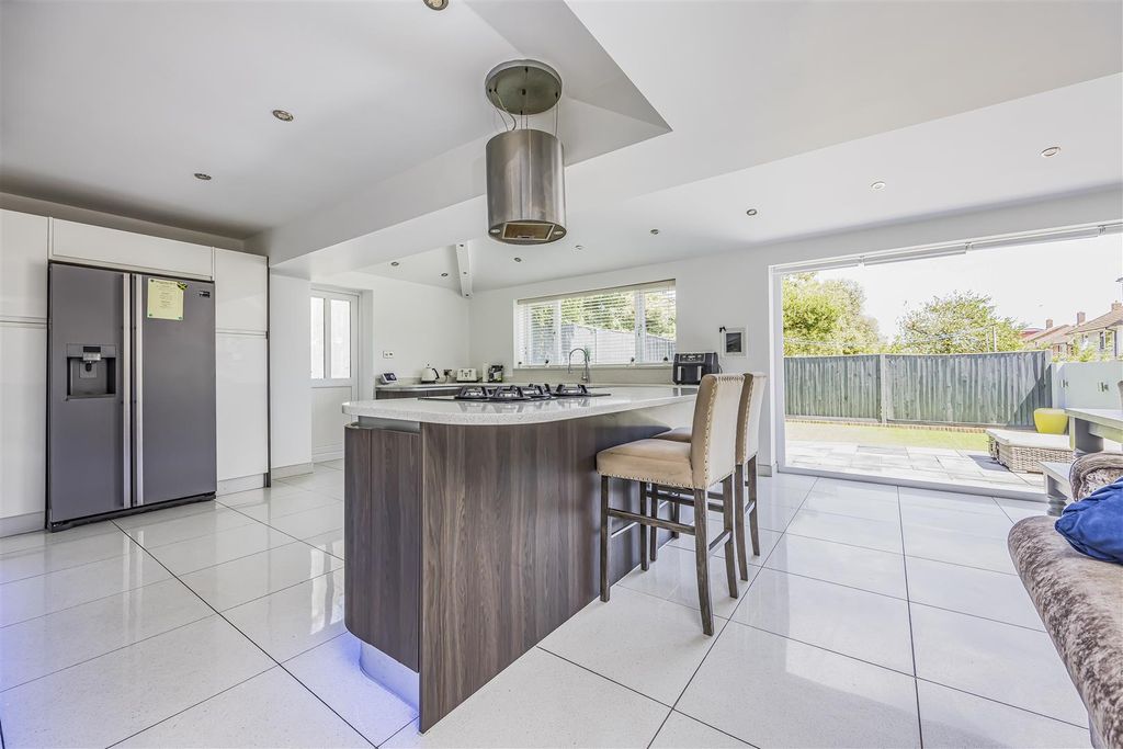 Property photo 2 of 26 58 Farlington Avenue, Drayton-Porticomarketing-Sol