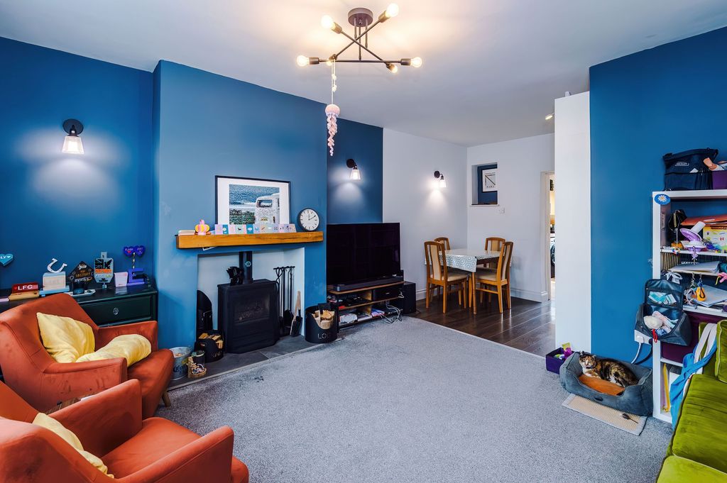 Property photo 2 of 36