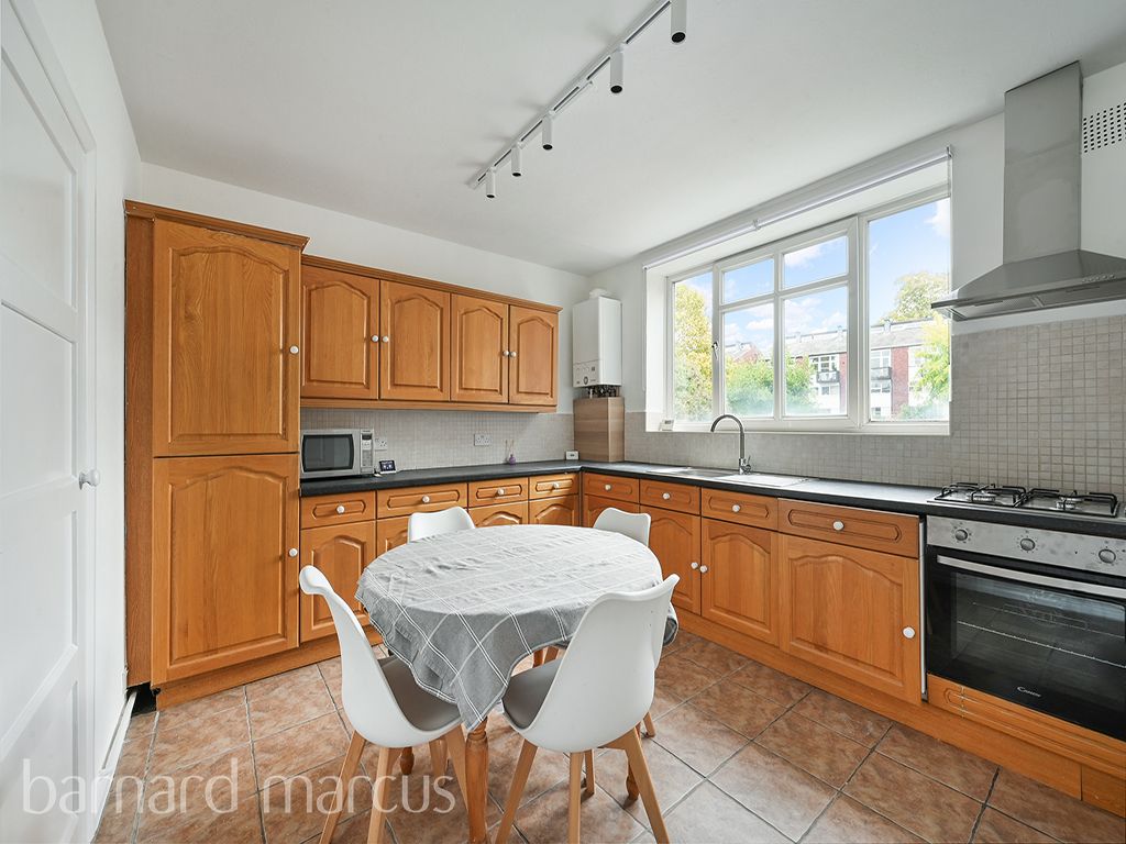 Property photo 2 of 7 Kitchen