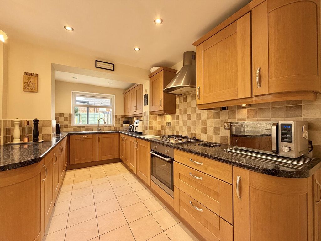 Property photo 3 of 23 Kitchen/Diner