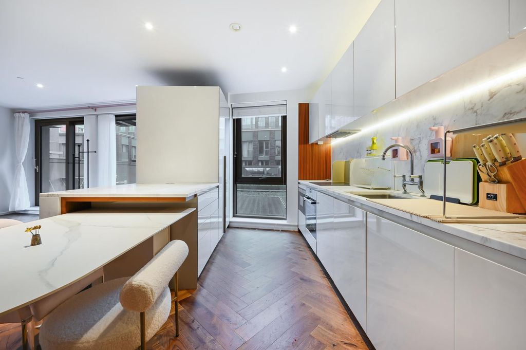 Property photo 3 of 23