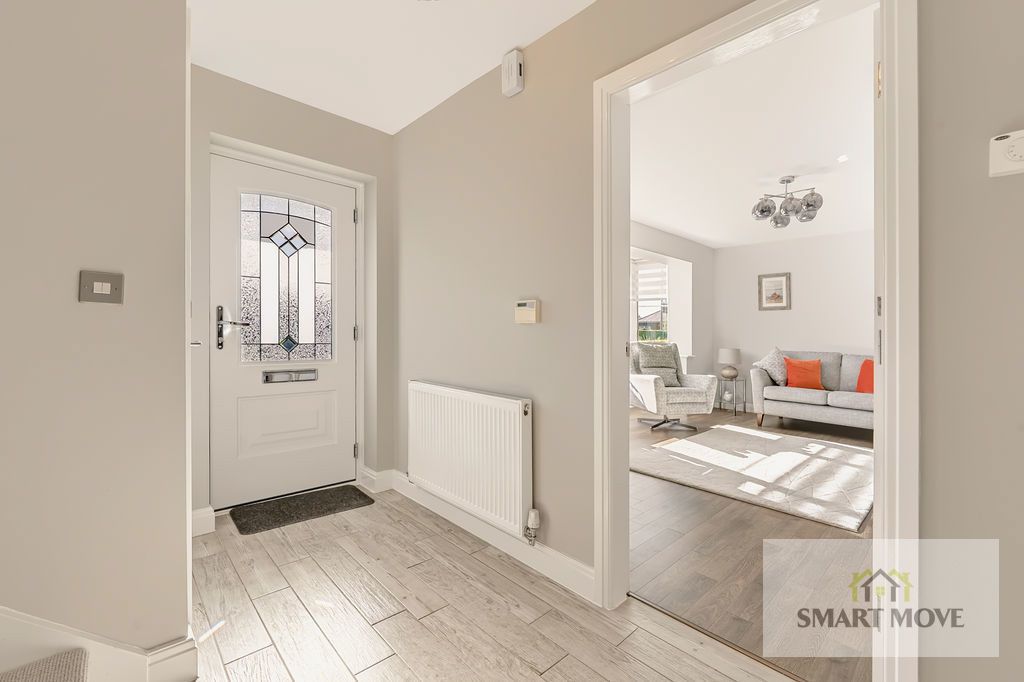Property photo 3 of 52 Entrance Hall