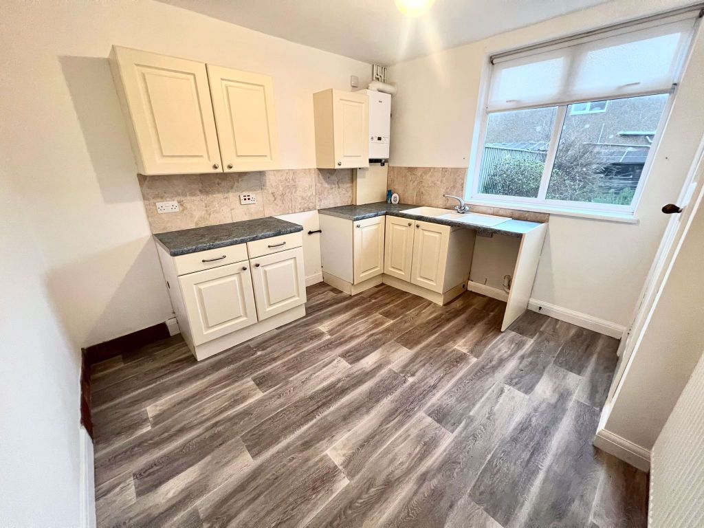 Property photo 3 of 9 Kitchen