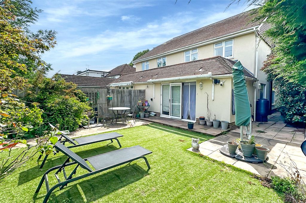 Property photo 2 of 17 Picture No. 16