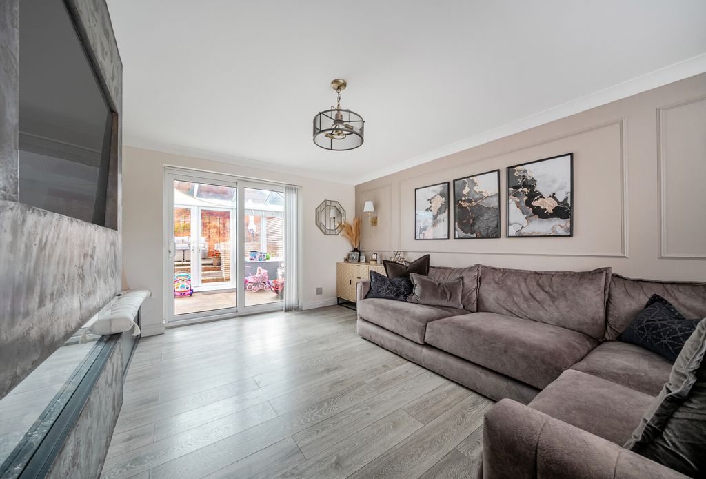 Property photo 3 of 20 1529800-14-1A111d...