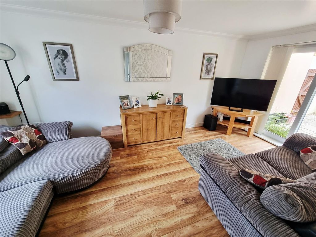 Property photo 3 of 19 Sitting Room.Jpg
