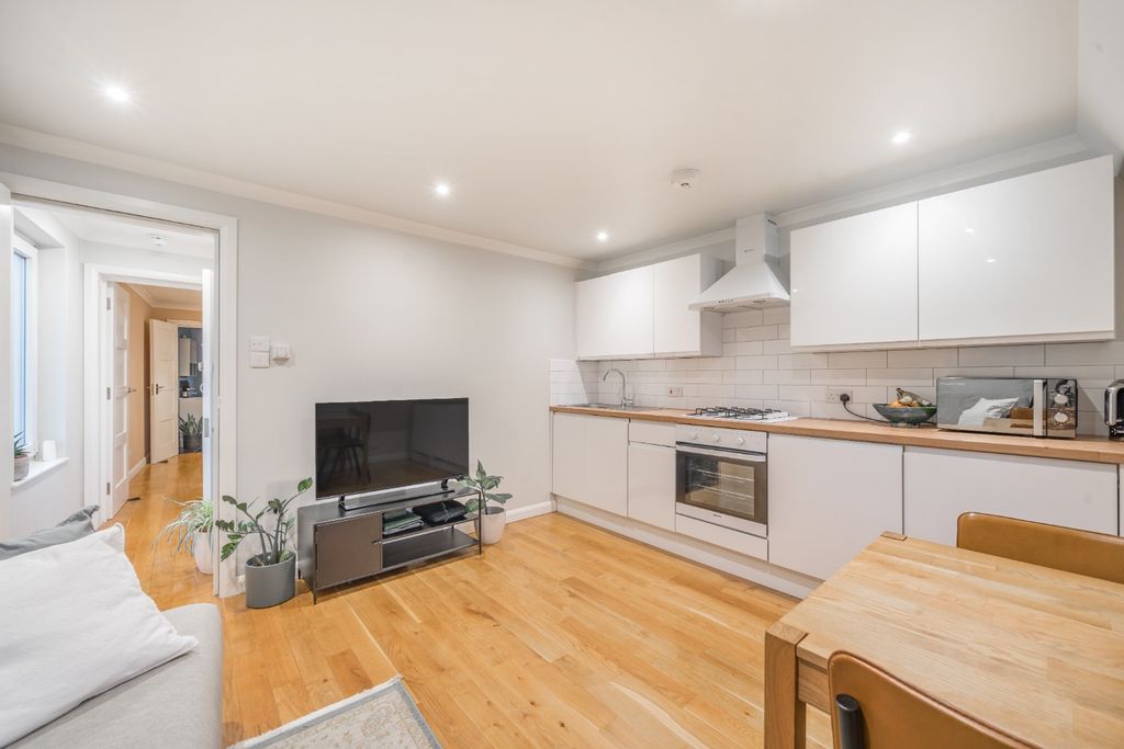 Property photo 2 of 11 3883145