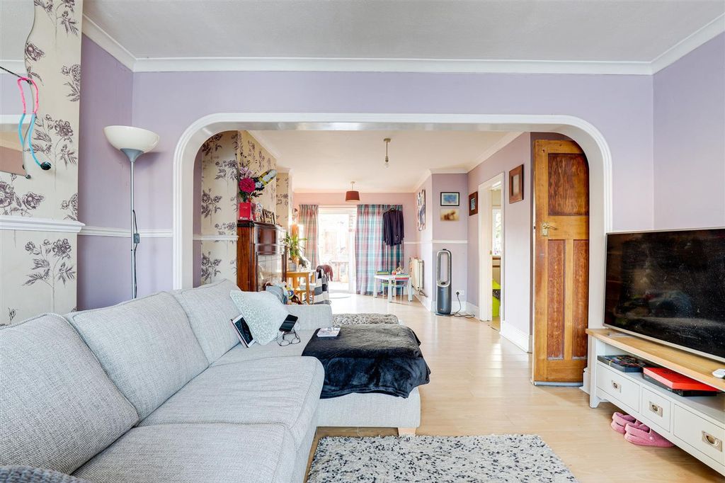 Property photo 3 of 27