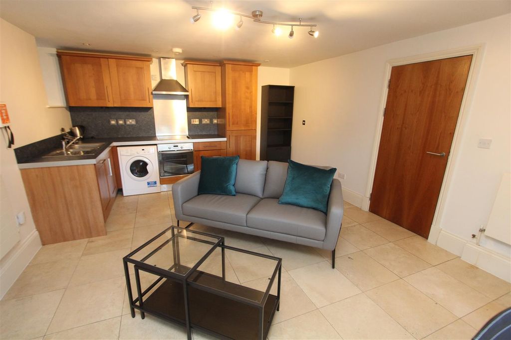 Property photo 2 of 10 Livingroom2.Jpg