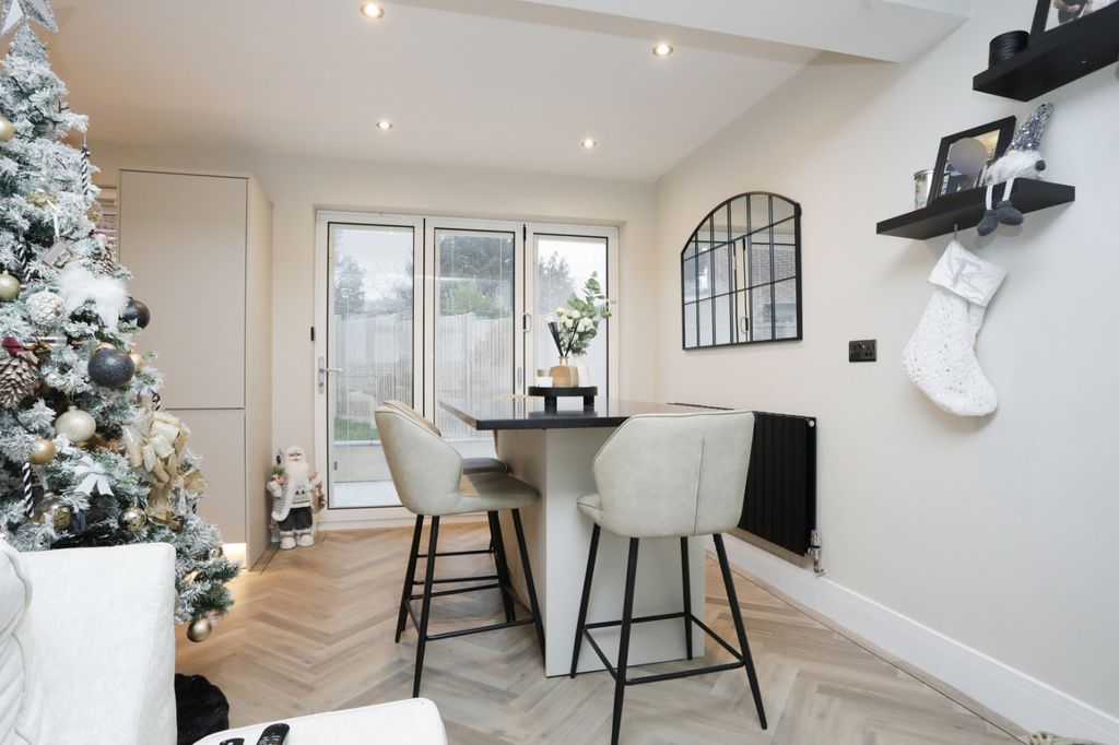 Property photo 3 of 15 Picture 3