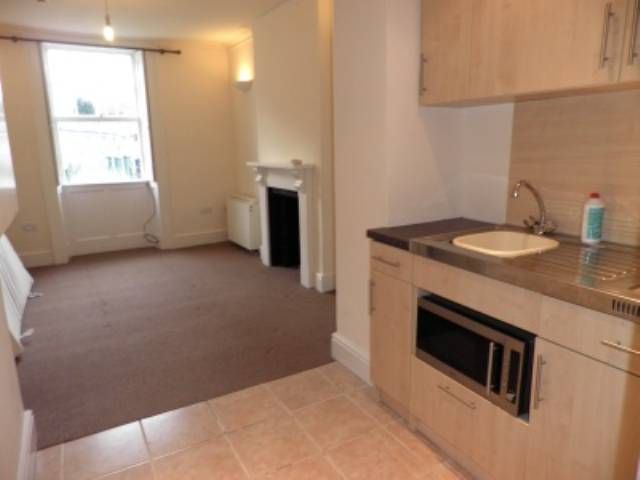 Property photo 2 of 6 Studio / Kitchen Area