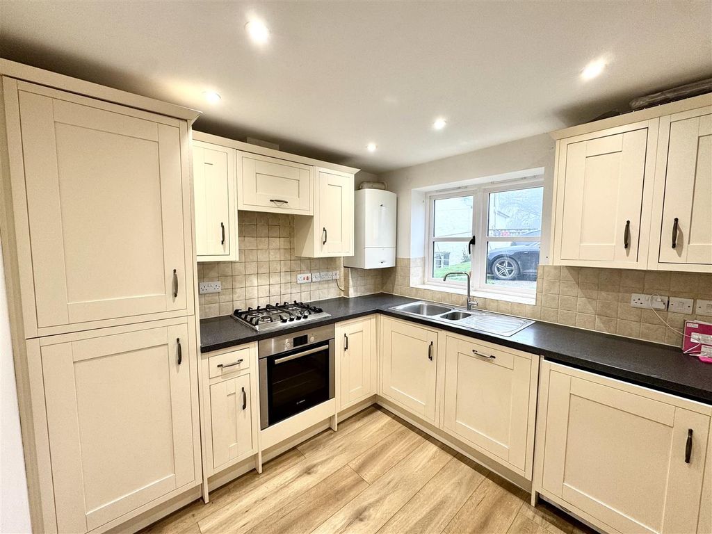 Property photo 2 of 12 Kitchen