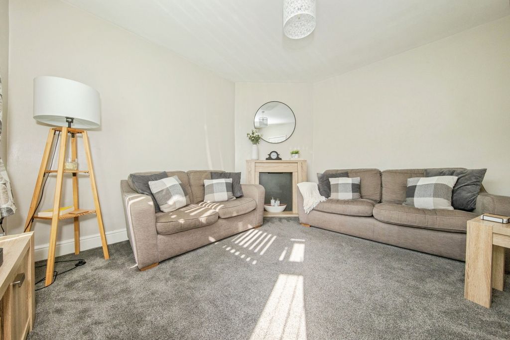 Property photo 3 of 17 Pbox-Img.Jpg