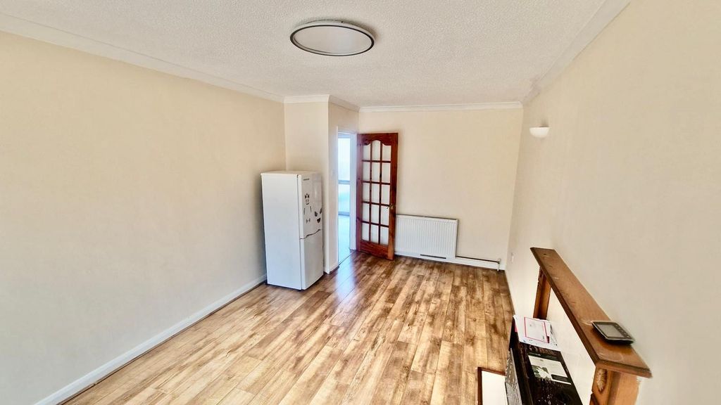 Property photo 2 of 32