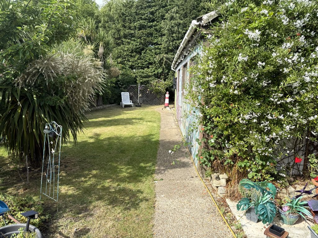 Property photo 2 of 28