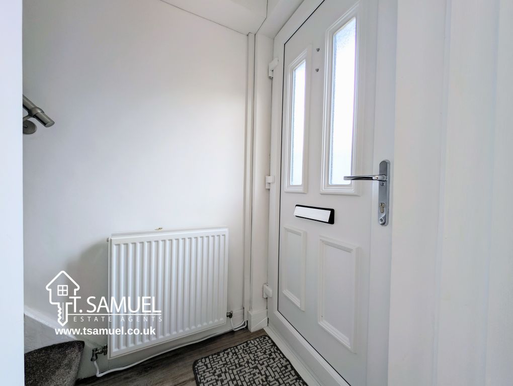 Property photo 3 of 28 Entrance