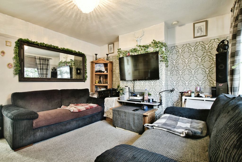 Property photo 3 of 14