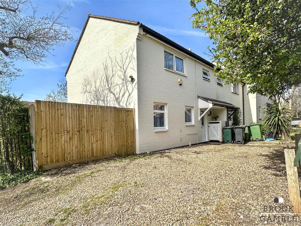 Property photo 3 of 19 01323 438506