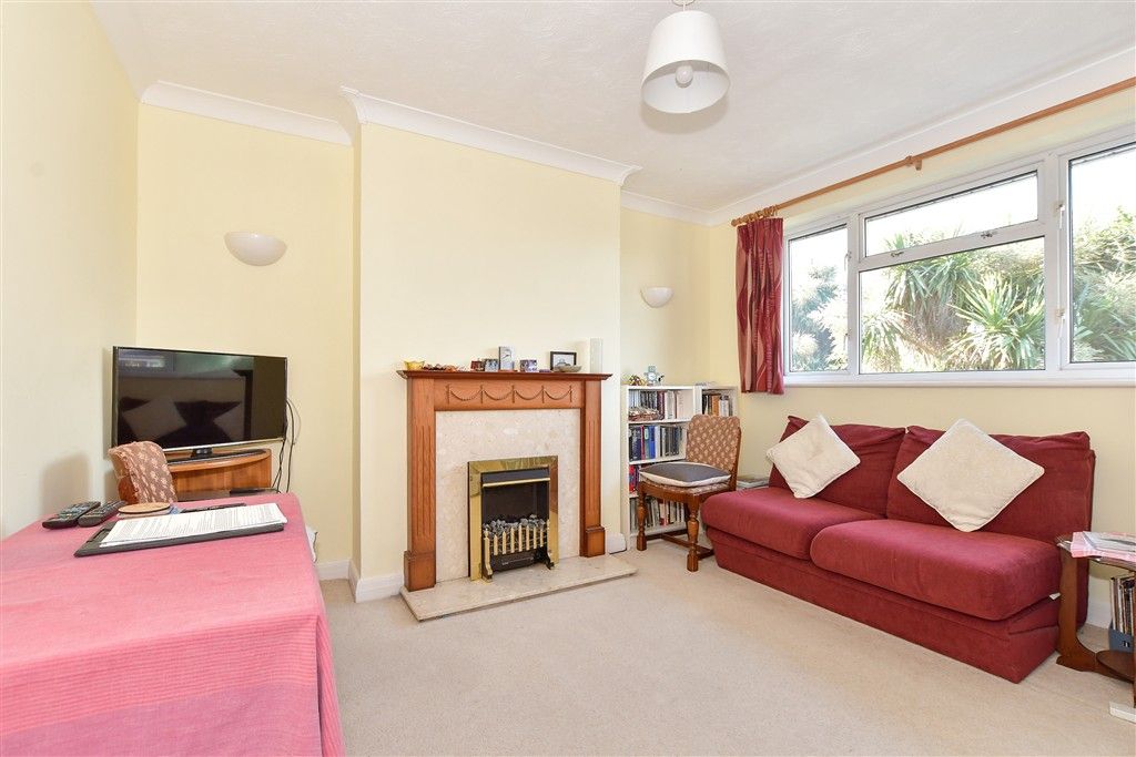 Property photo 2 of 11 Lounge