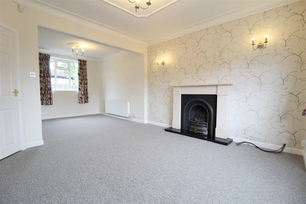 Property photo 2 of 15 Lounge
