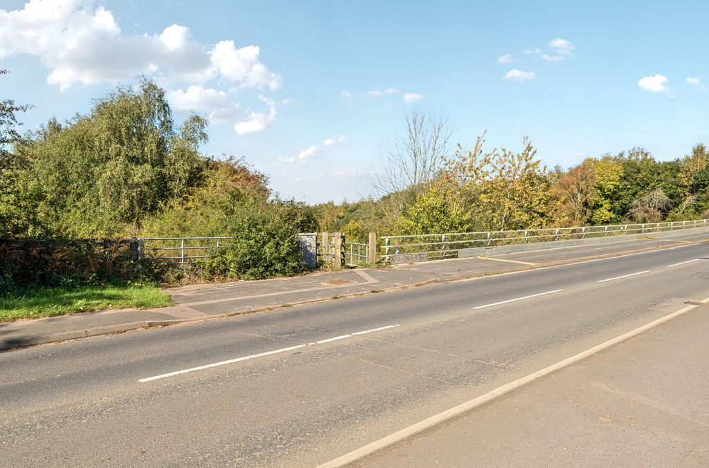 Property photo 1 of 10 1361968-7-68Dbbc1...