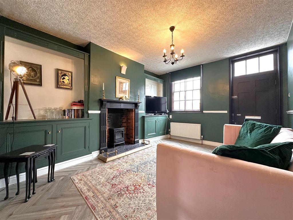 Property photo 2 of 17 Lovely Lounge 674