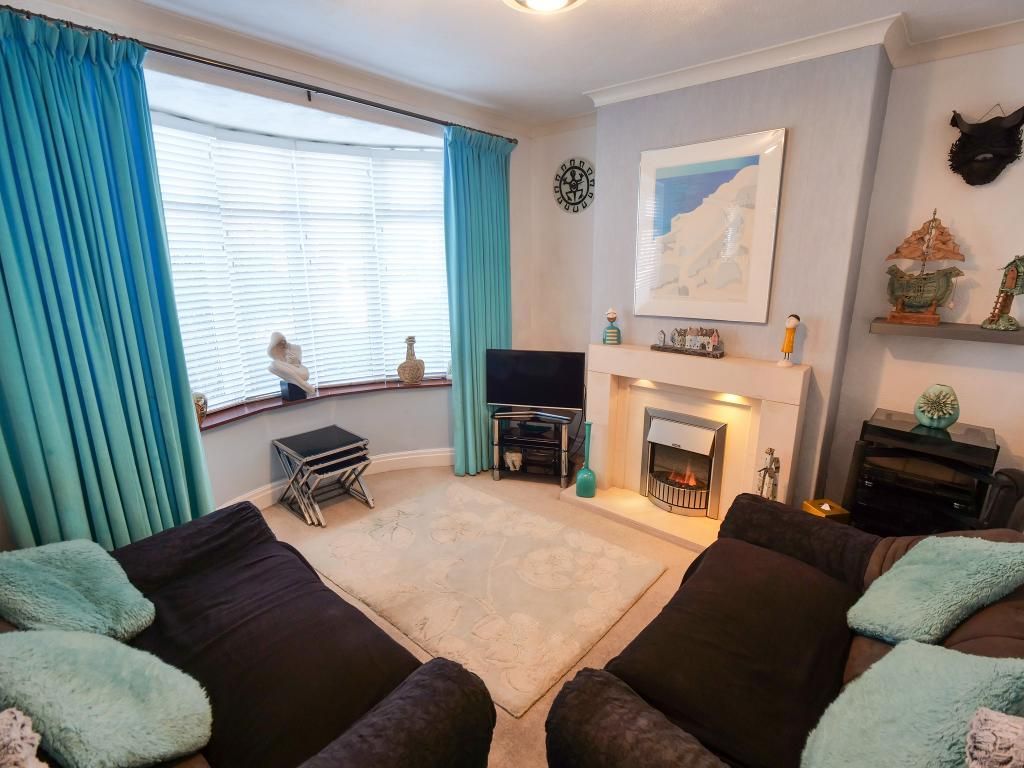 Property photo 2 of 11 Lounge