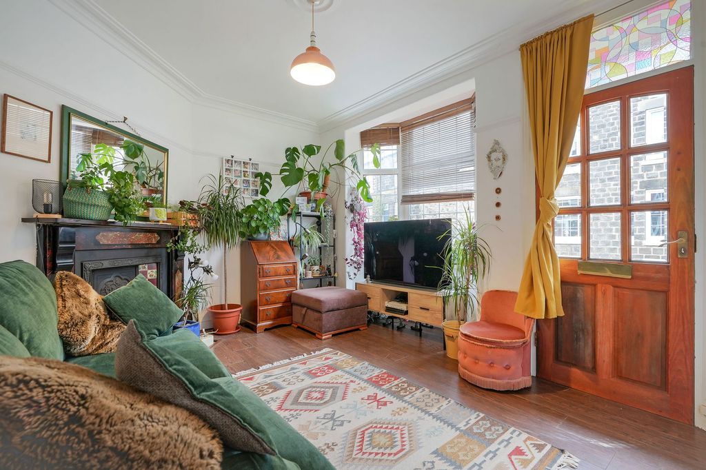 Property photo 2 of 23