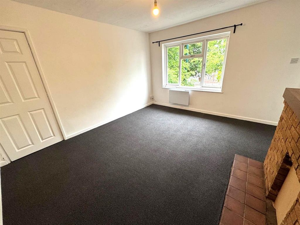 Property photo 3 of 8 Sitting Room Pic 2