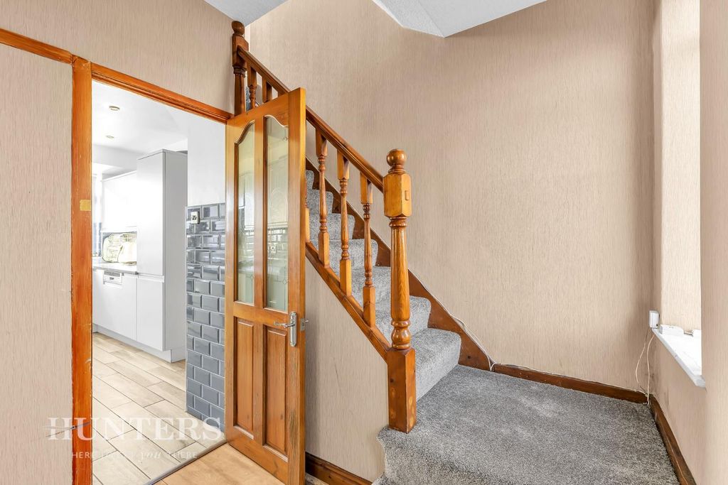 Property photo 3 of 24 54 Werneth Crescent (2).Jpg