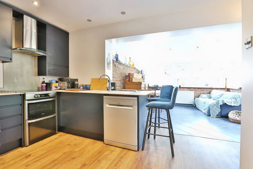 Property photo 3 of 16 Pbox-Img.Jpg