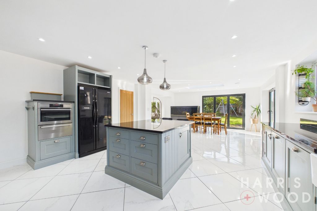 Property photo 2 of 46 5593784