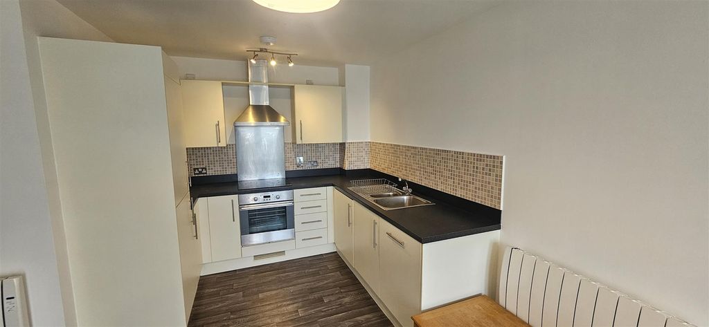 Property photo 2 of 9 Overstone 8.Jpg