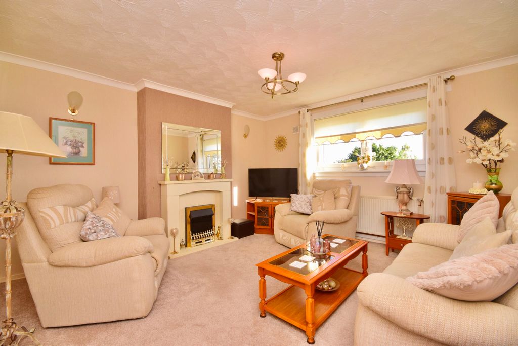 Property photo 2 of 28