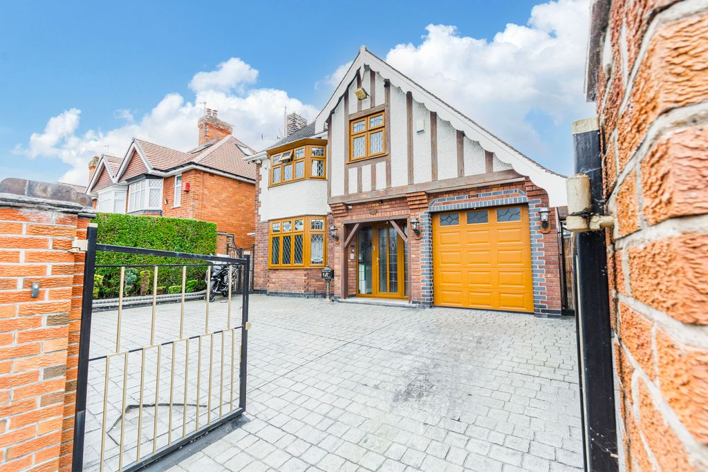 Property photo 1 of 42
