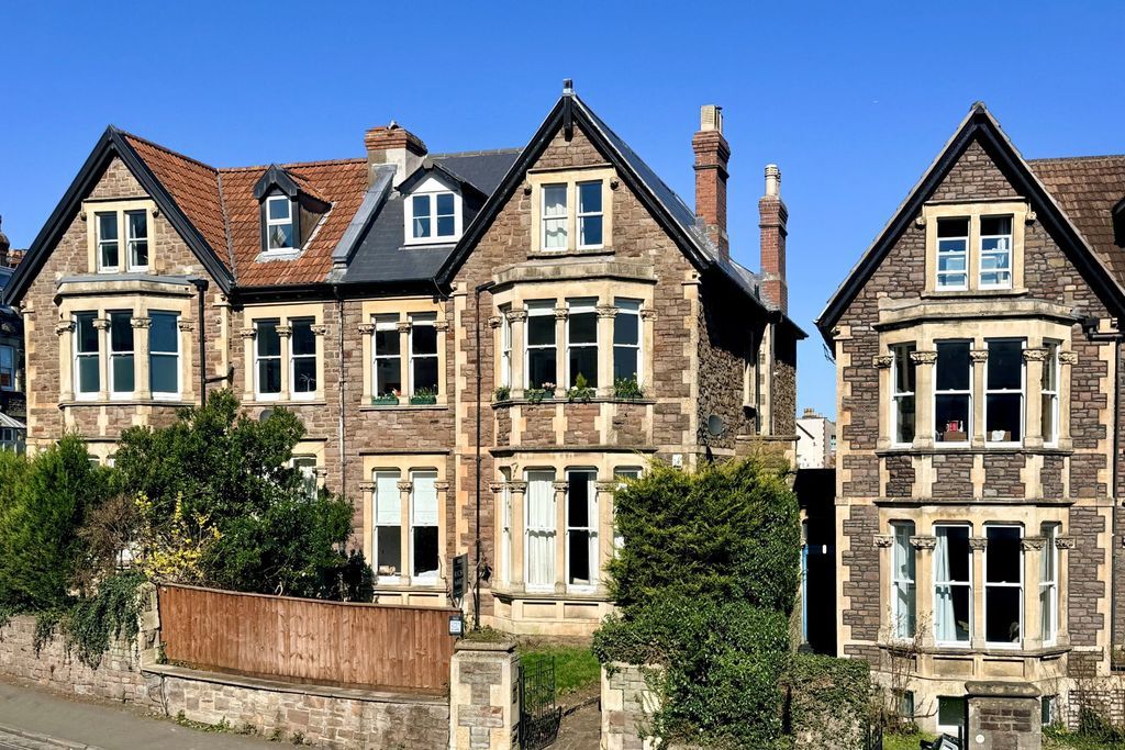 Property photo 1 of 13 External