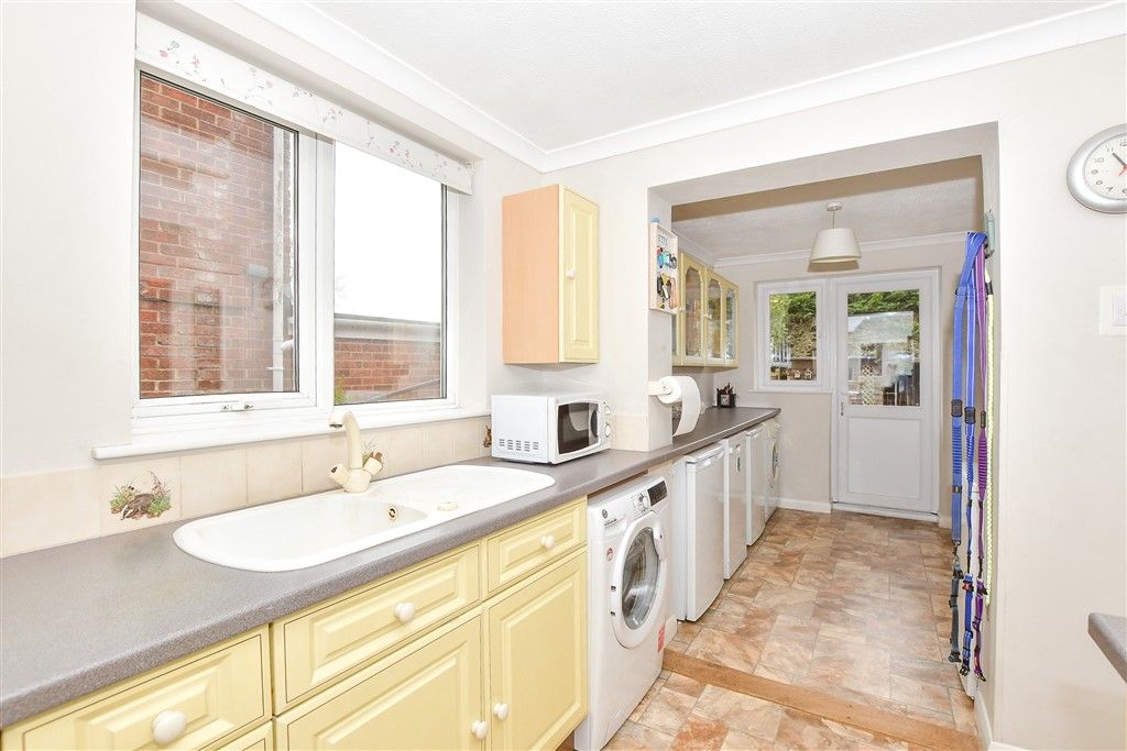 Property photo 3 of 12 Kitchen